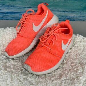 Nike shoes neon orange size 8.5 women 511882-811